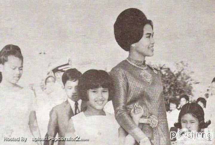 ฉลองพระองค์ ของพระราชินี ตอน ๓