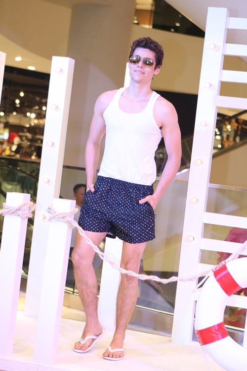 ภาพบรรยากาศงาน "JOCKEY Play on the beach"