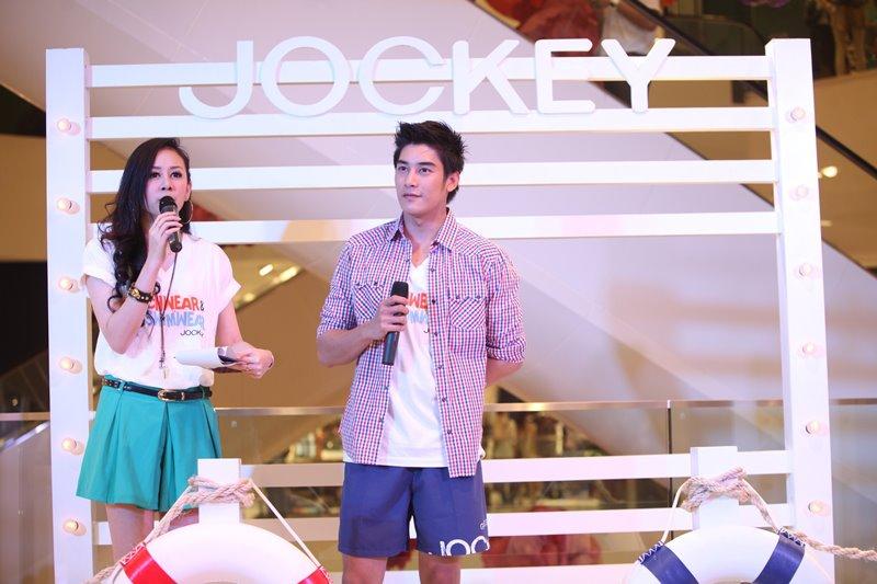 ภาพบรรยากาศงาน "JOCKEY Play on the beach"