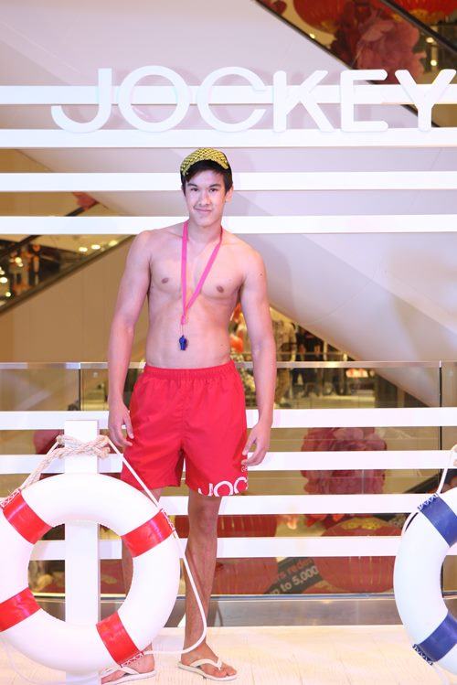 ภาพบรรยากาศงาน "JOCKEY Play on the beach"