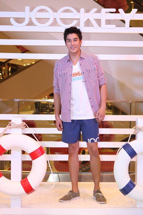 ภาพบรรยากาศงาน "JOCKEY Play on the beach"