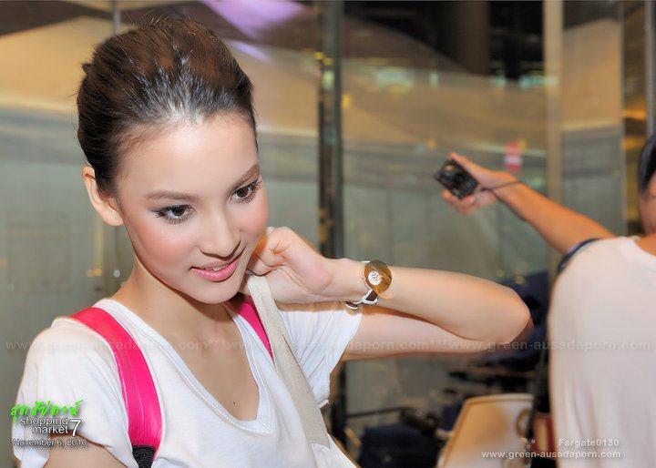 พี่ กรีน กับ พี่นาว หน้าคล้ายๆกัน เนอะ