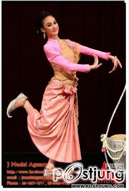 พี่ กรีน กับ พี่นาว หน้าคล้ายๆกัน เนอะ