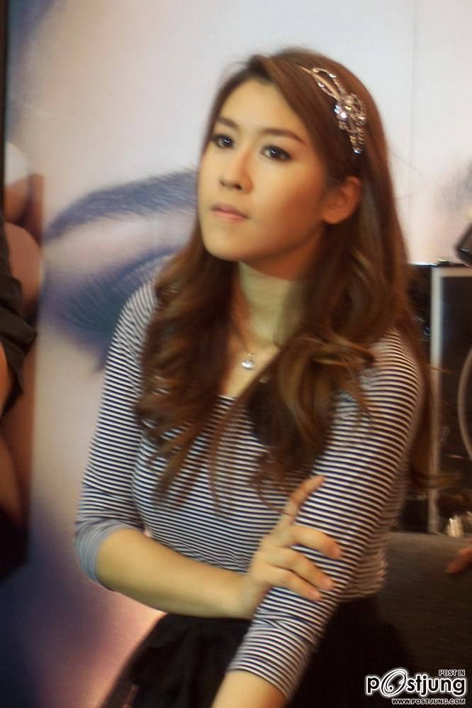 เชียร์ ... น่าร๊ากกก อ่ะ ^-^