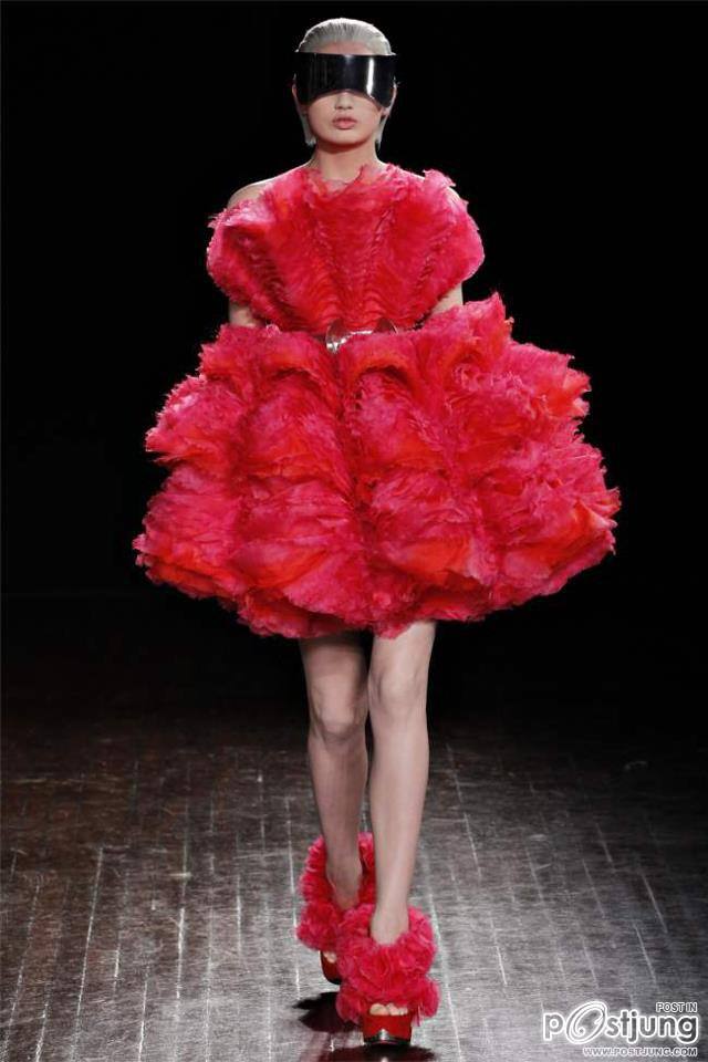 Paris Fashion Week : Alexander McQueen F/W 2012