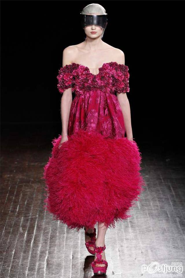 Paris Fashion Week : Alexander McQueen F/W 2012