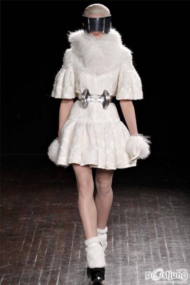 Paris Fashion Week : Alexander McQueen F/W 2012