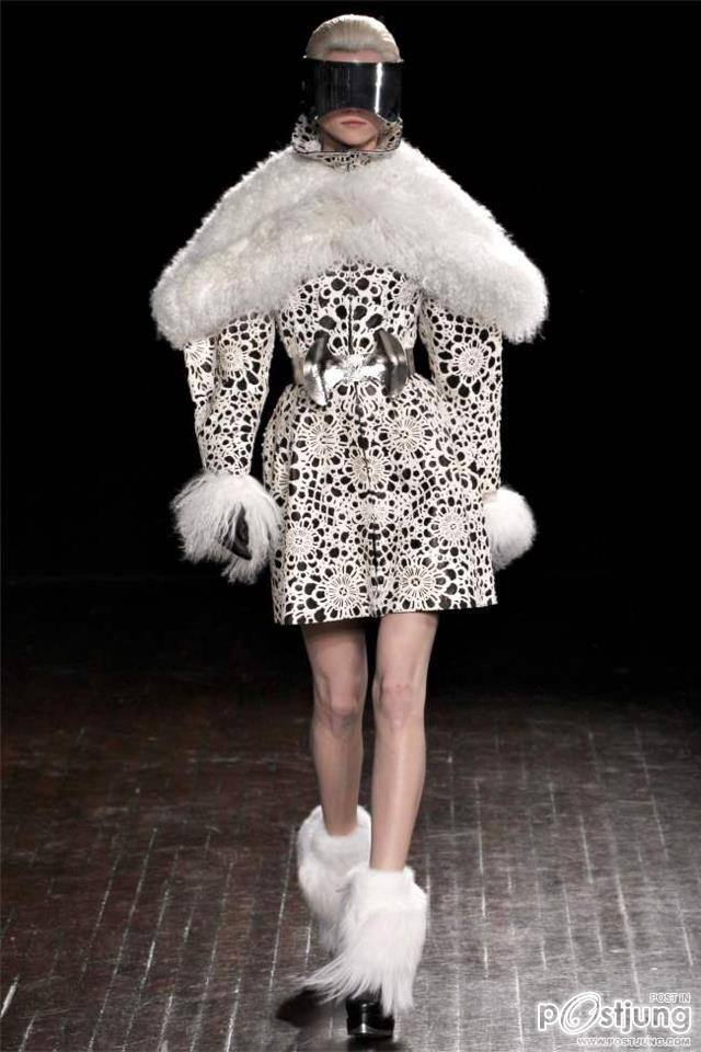 Paris Fashion Week : Alexander McQueen F/W 2012