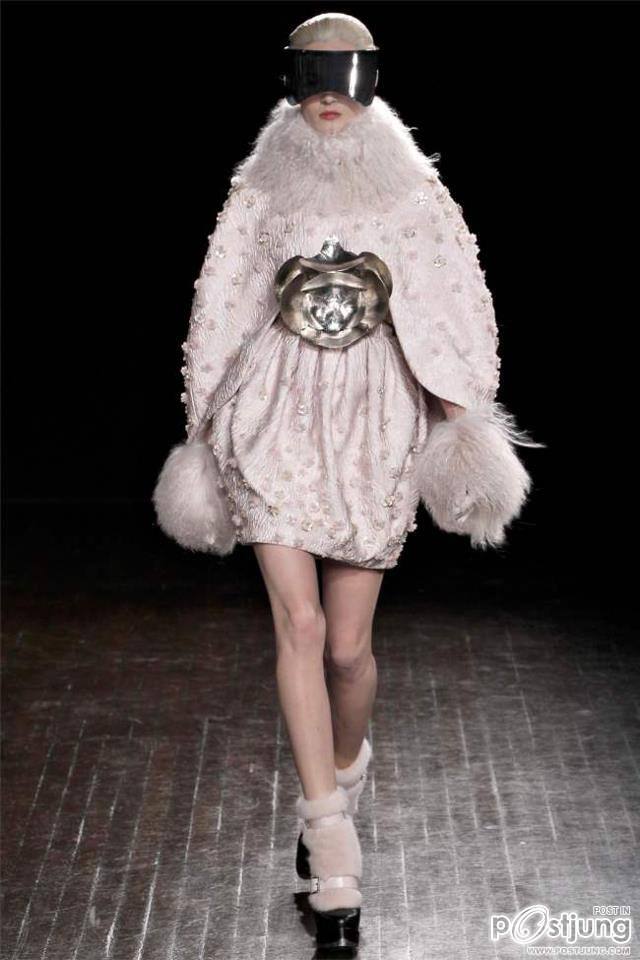 Paris Fashion Week : Alexander McQueen F/W 2012