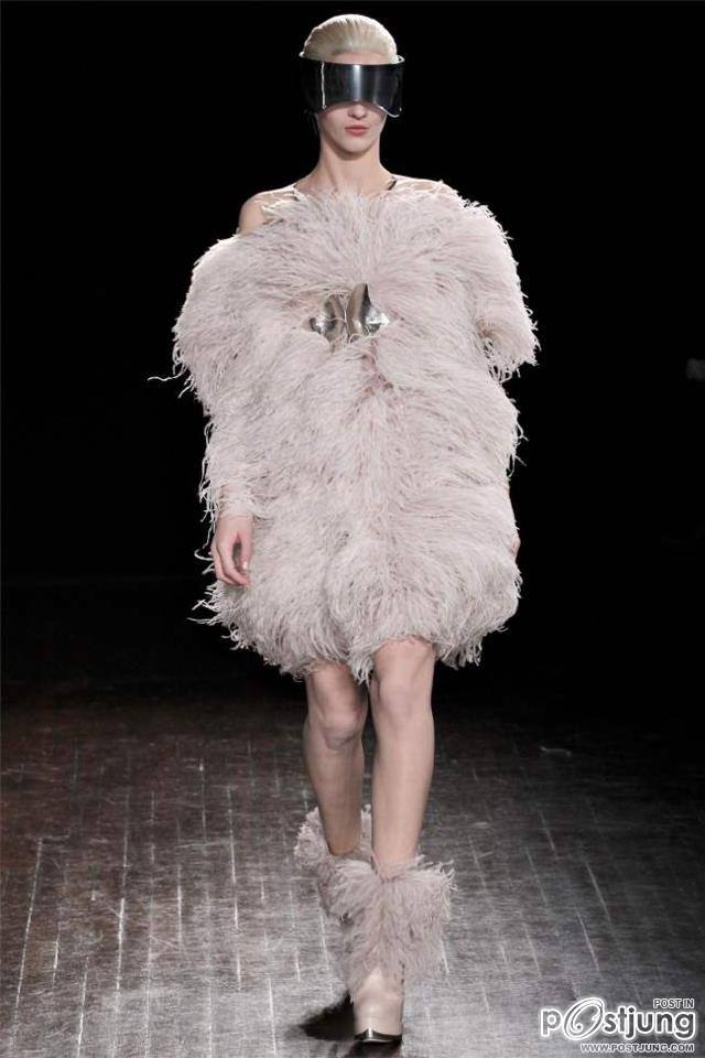 Paris Fashion Week : Alexander McQueen F/W 2012