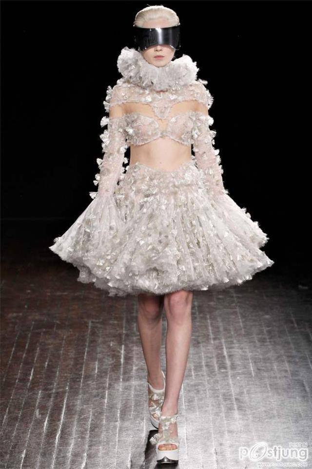 Paris Fashion Week : Alexander McQueen F/W 2012
