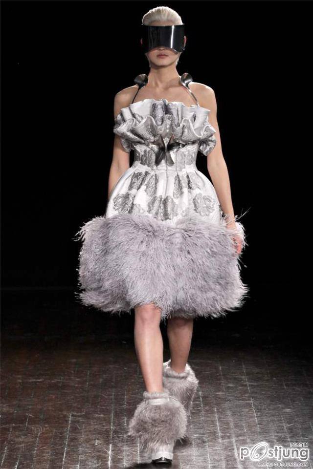 Paris Fashion Week : Alexander McQueen F/W 2012