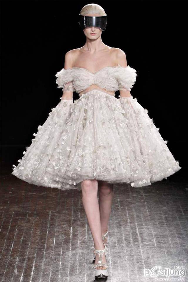 Paris Fashion Week : Alexander McQueen F/W 2012
