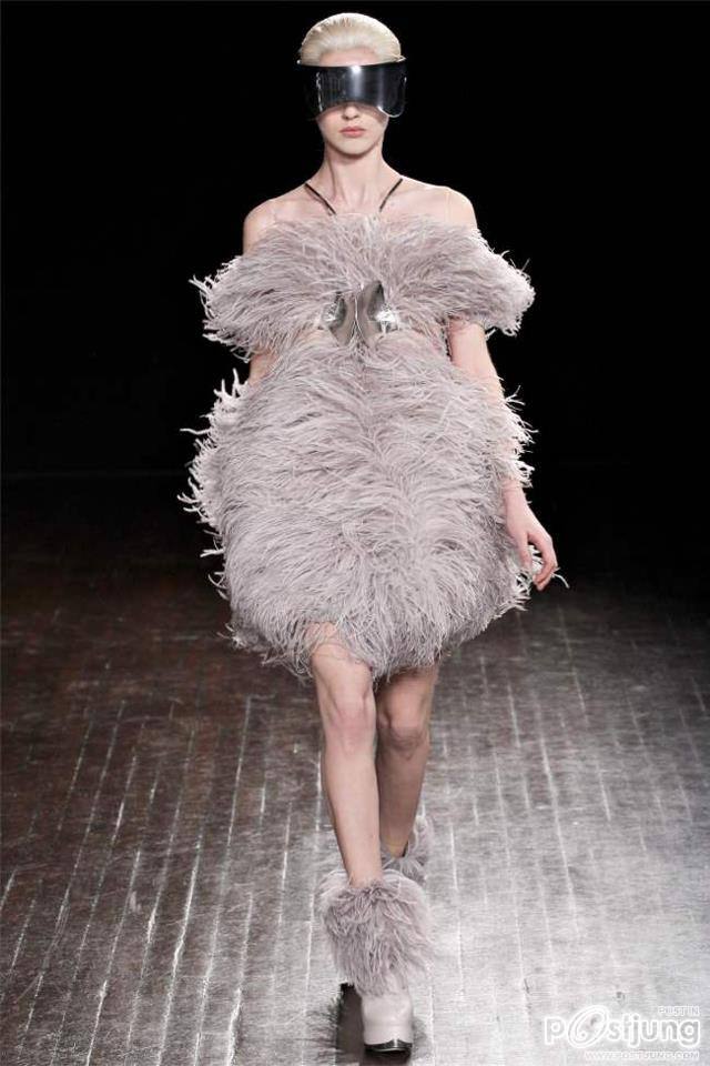 Paris Fashion Week : Alexander McQueen F/W 2012