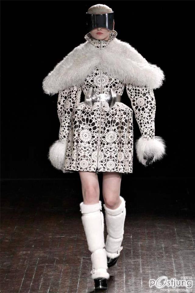 Paris Fashion Week : Alexander McQueen F/W 2012