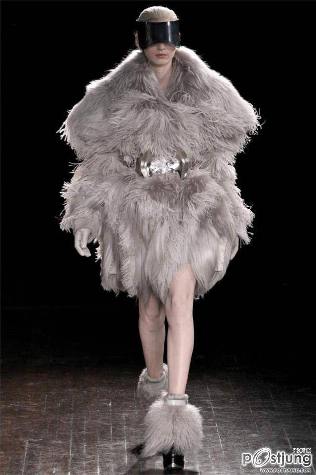 Paris Fashion Week : Alexander McQueen F/W 2012