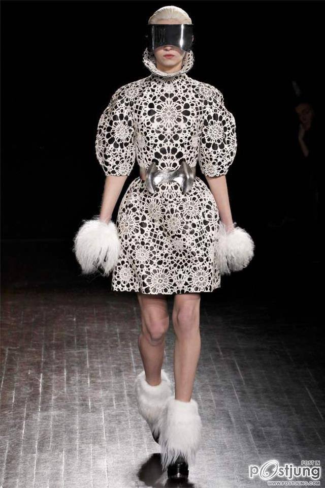 Paris Fashion Week : Alexander McQueen F/W 2012