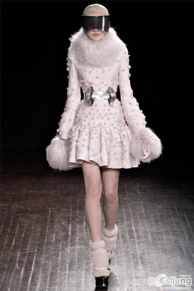 Paris Fashion Week : Alexander McQueen F/W 2012