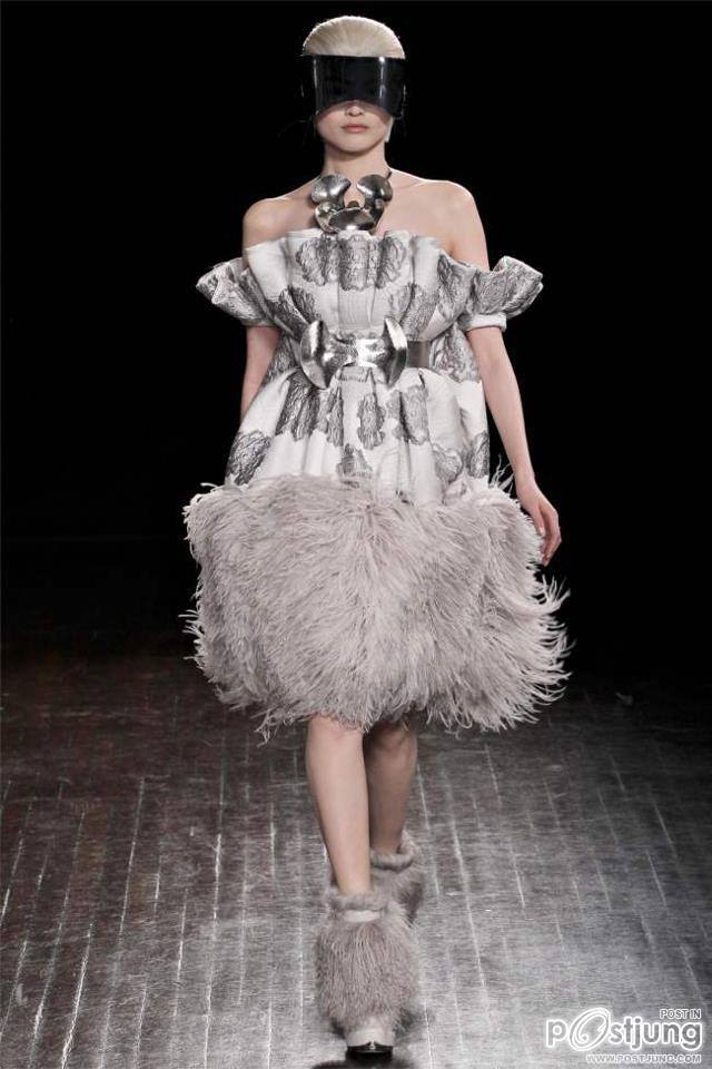 Paris Fashion Week : Alexander McQueen F/W 2012