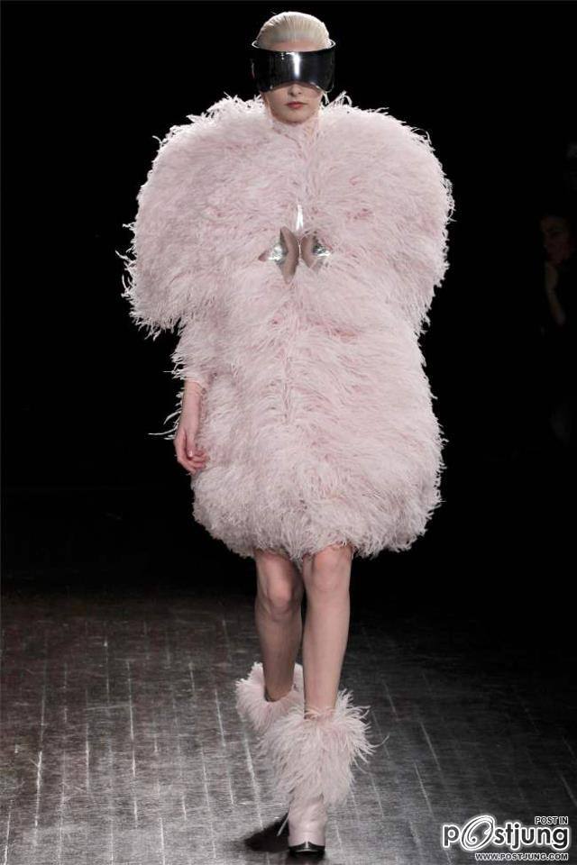 Paris Fashion Week : Alexander McQueen F/W 2012