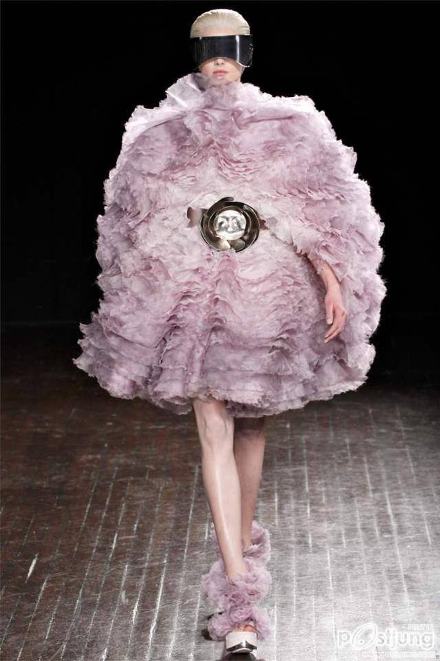 Paris Fashion Week : Alexander McQueen F/W 2012