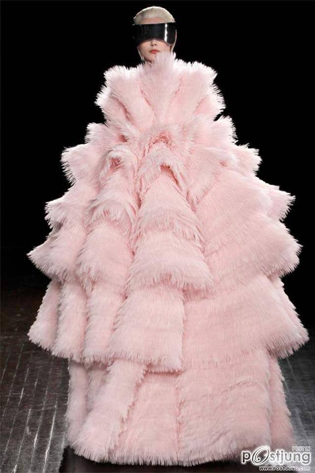 Paris Fashion Week : Alexander McQueen F/W 2012