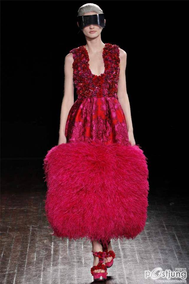 Paris Fashion Week : Alexander McQueen F/W 2012
