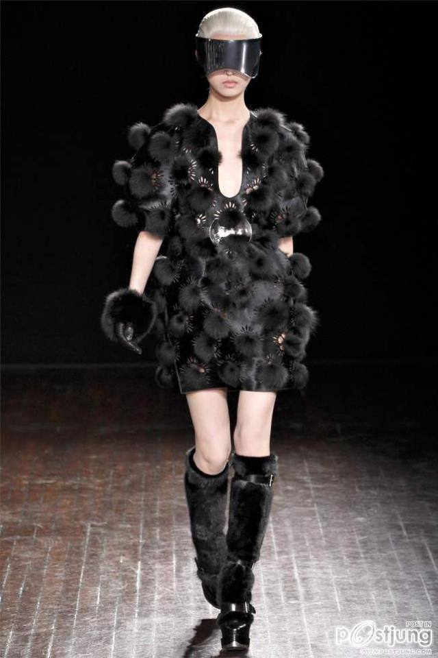 Paris Fashion Week : Alexander McQueen F/W 2012