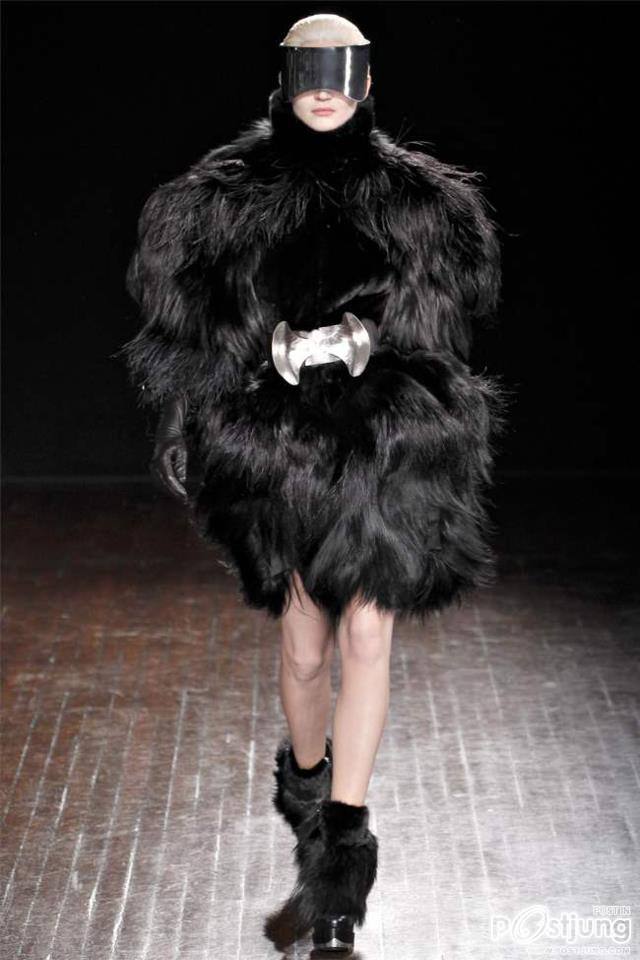 Paris Fashion Week : Alexander McQueen F/W 2012