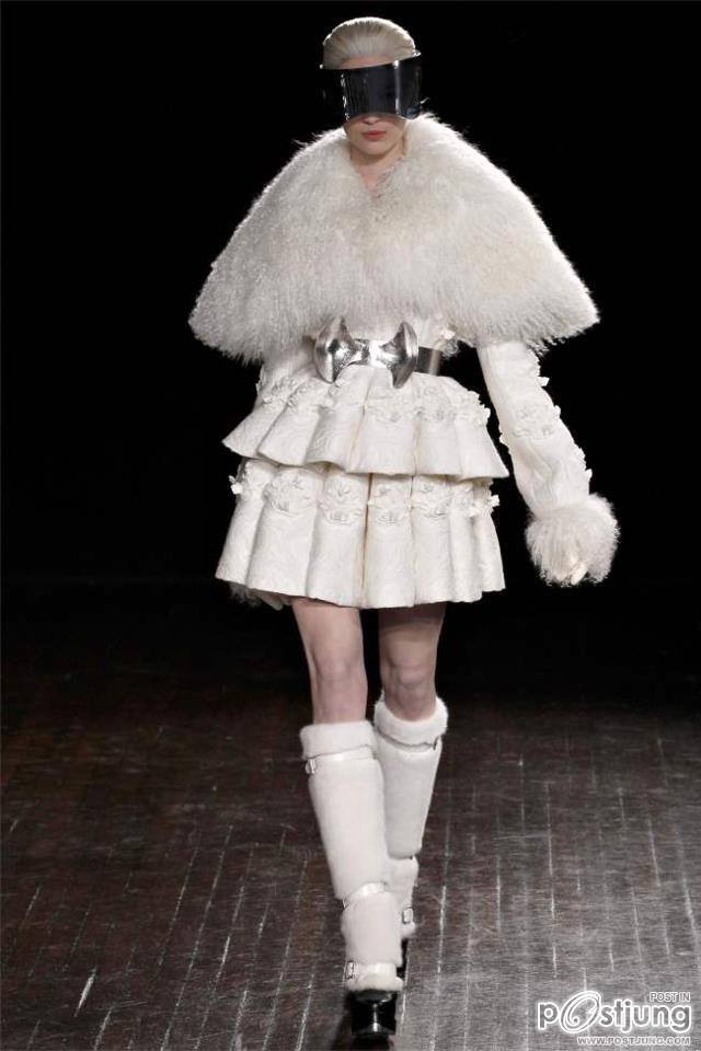 Paris Fashion Week : Alexander McQueen F/W 2012