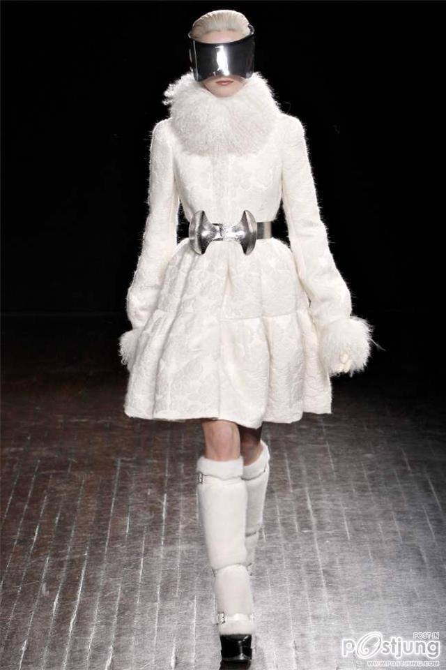 Paris Fashion Week : Alexander McQueen F/W 2012