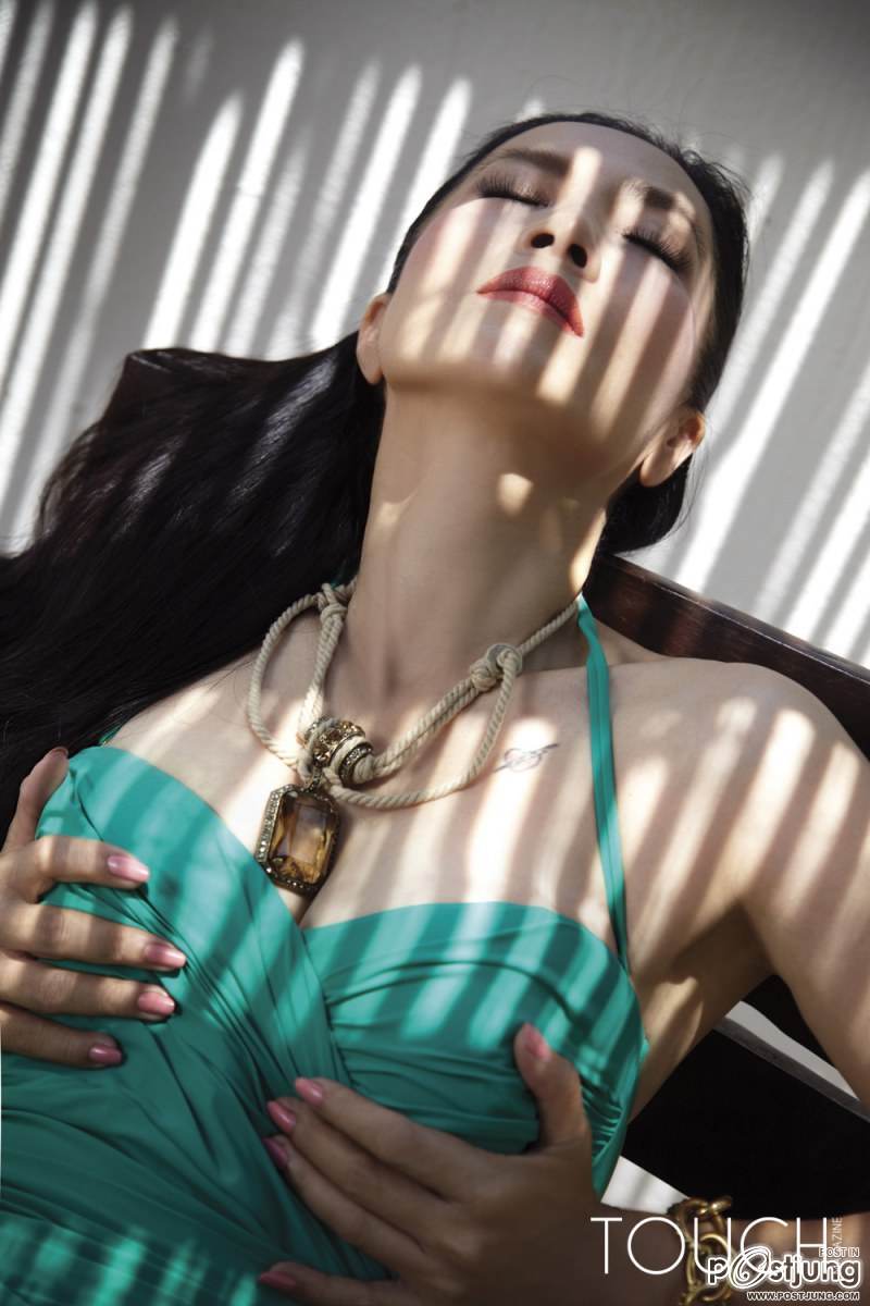 ต่าย เพ็ญพักตร์ ชุดว่ายน้ำ เซ็กซี่กระชากวัย นิตยสาร Touch Magazine