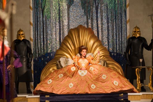 หนังใหม่ Mirror Mirror จอมโจรสโนว์ไวท์กับราชินีบานฉ่ำ