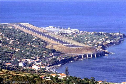 9. สนามบินนานาชาติ MADEIRA  บนเกาะ MADEIR