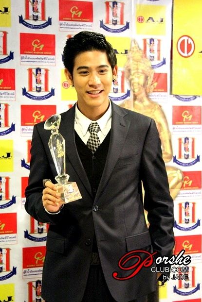 [[PIC] ]ดาวรุ่งชาย-หญิง ยอดนิยม จากงานประกาศรางวัลเมขลา ครั้งที่ 24 ::พอร์ช ศรัณย์ - ใหม่ ดาวิกา::::