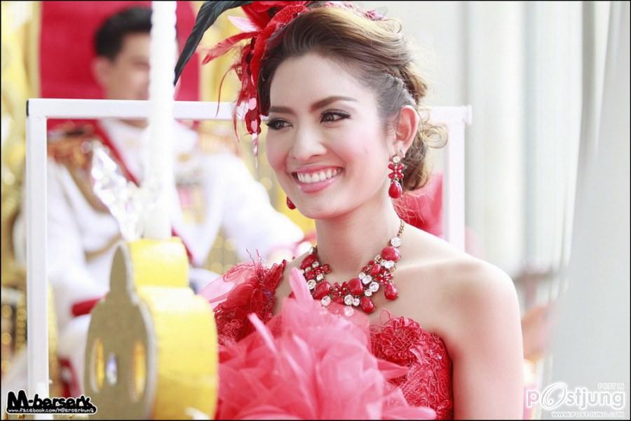 "PIC "แอน -แอฟ-ชมพู่" ประชัน สวย เริ่ด อลัง " ในชุดสีแดง ! "