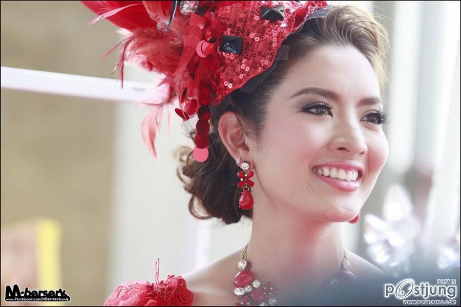 "PIC "แอน -แอฟ-ชมพู่" ประชัน สวย เริ่ด อลัง " ในชุดสีแดง ! "