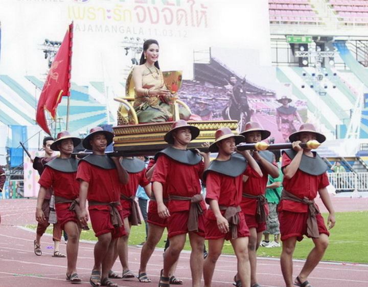 พลอย เฌอมาลย์ กับบาบาท แม่หญิงเรไร ในงาน 42ปี ช่อง3