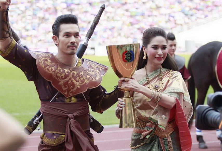 พลอย เฌอมาลย์ กับบาบาท แม่หญิงเรไร ในงาน 42ปี ช่อง3