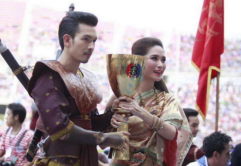 พลอย เฌอมาลย์ กับบาบาท แม่หญิงเรไร ในงาน 42ปี ช่อง3