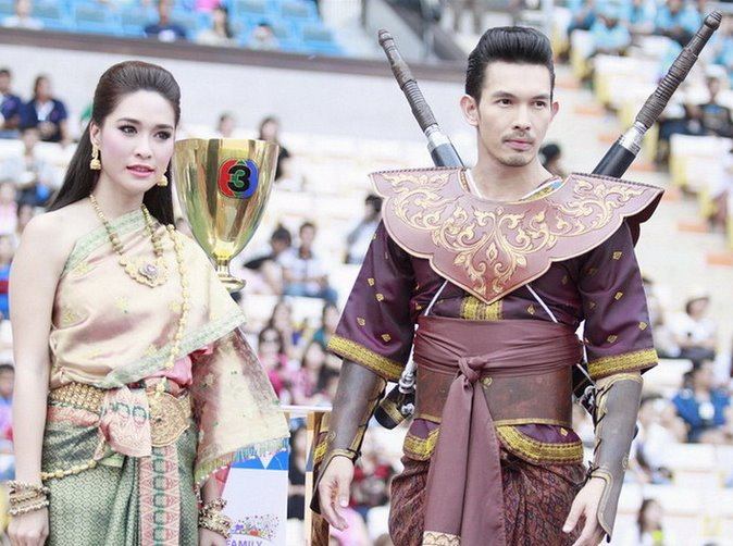 พลอย เฌอมาลย์ กับบาบาท แม่หญิงเรไร ในงาน 42ปี ช่อง3