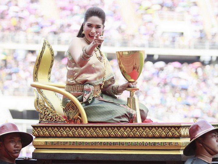 พลอย เฌอมาลย์ กับบาบาท แม่หญิงเรไร ในงาน 42ปี ช่อง3