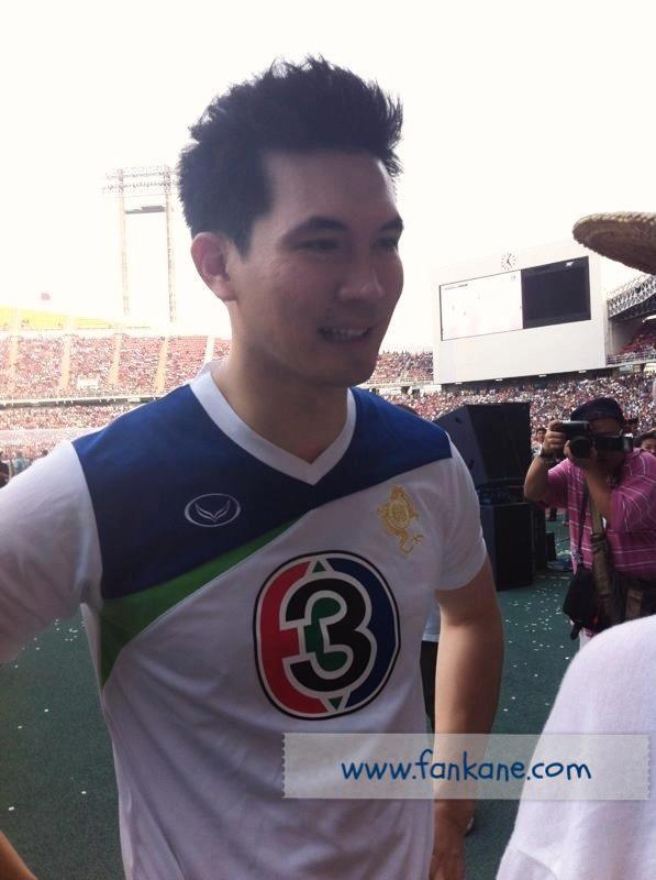 เคน ธีรเดช หล่อล้ำในงานฉลอง42ปีช่อง3