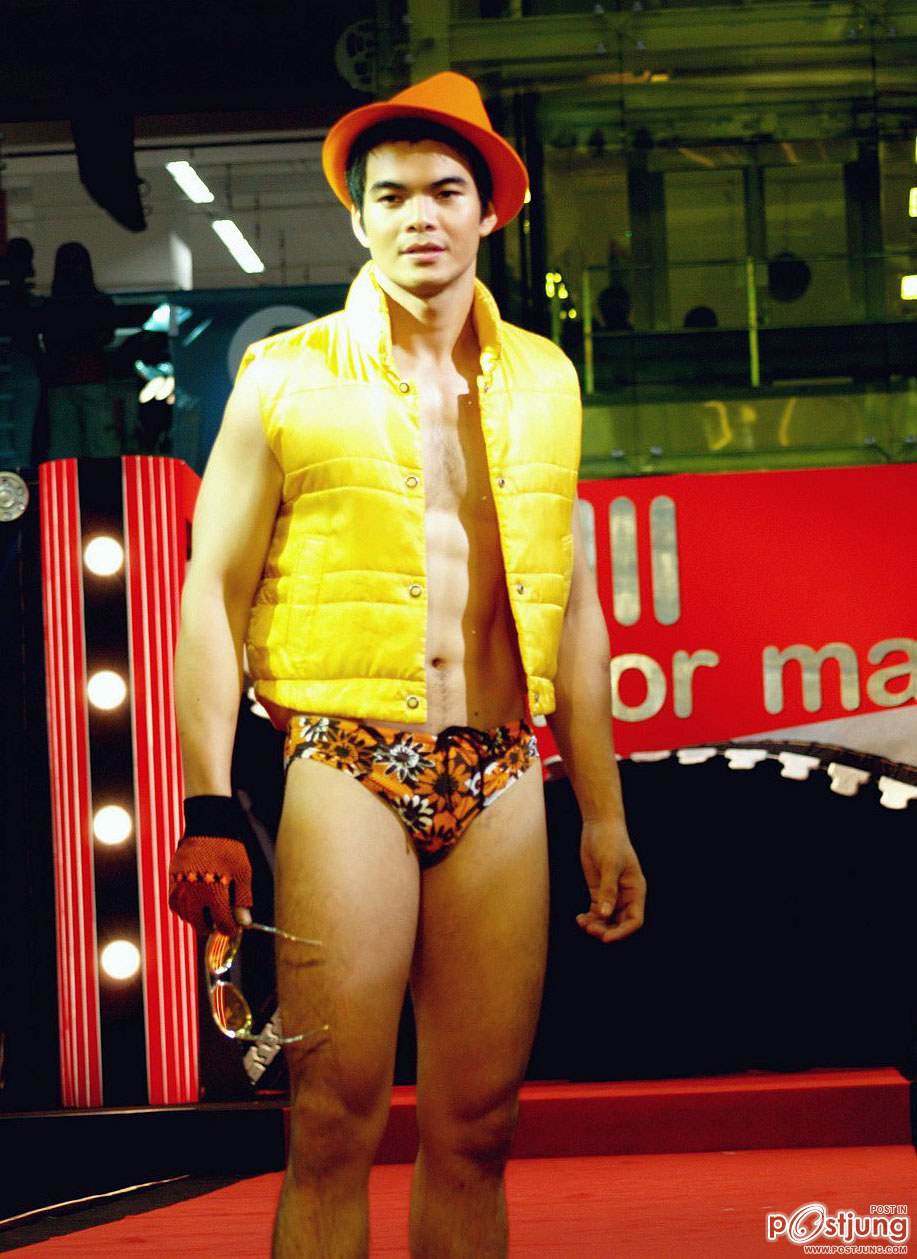 นายแบบหุ่นดีนะ