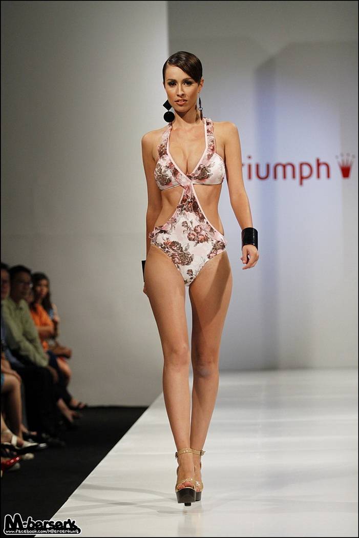 [PiC] นุช สา เมย์ เกรซ @ Triumph Summer Passion Swimwear 2012, Central World [15.3.12]