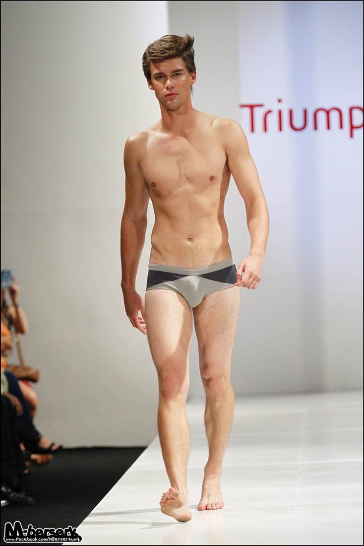 [PiC] นุช สา เมย์ เกรซ @ Triumph Summer Passion Swimwear 2012, Central World [15.3.12]