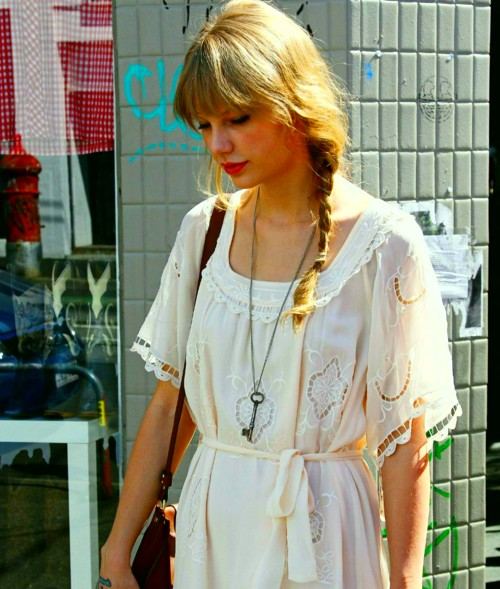 "เทย์เลอร์ สวิฟต์" ครองแชมป์ ทำรายได้สูงสุด