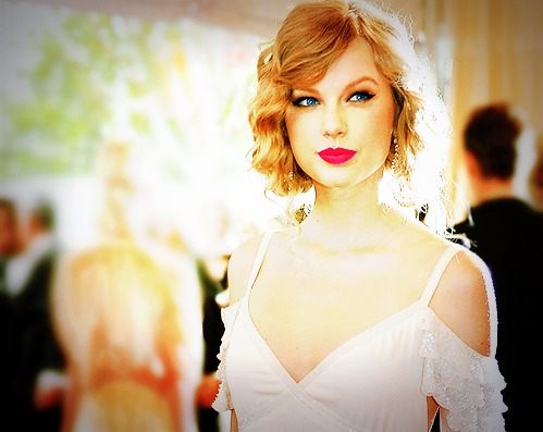 "เทย์เลอร์ สวิฟต์" ครองแชมป์ ทำรายได้สูงสุด