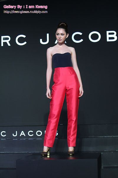 [pics]เก้า-จิรายุ+ใหม่-ดาวิกาเดินแฟชั่นโชว์ในงาน MARC BY MARC JACOBS @ Siam Discovery 16/03/12