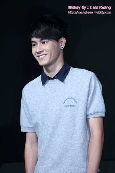 [pics]เก้า-จิรายุ+ใหม่-ดาวิกาเดินแฟชั่นโชว์ในงาน MARC BY MARC JACOBS @ Siam Discovery 16/03/12